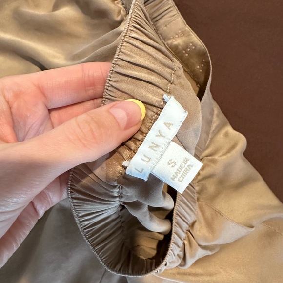 Lunya Washable Silk Tulip Back Set - Tan - Picture 8 of 8